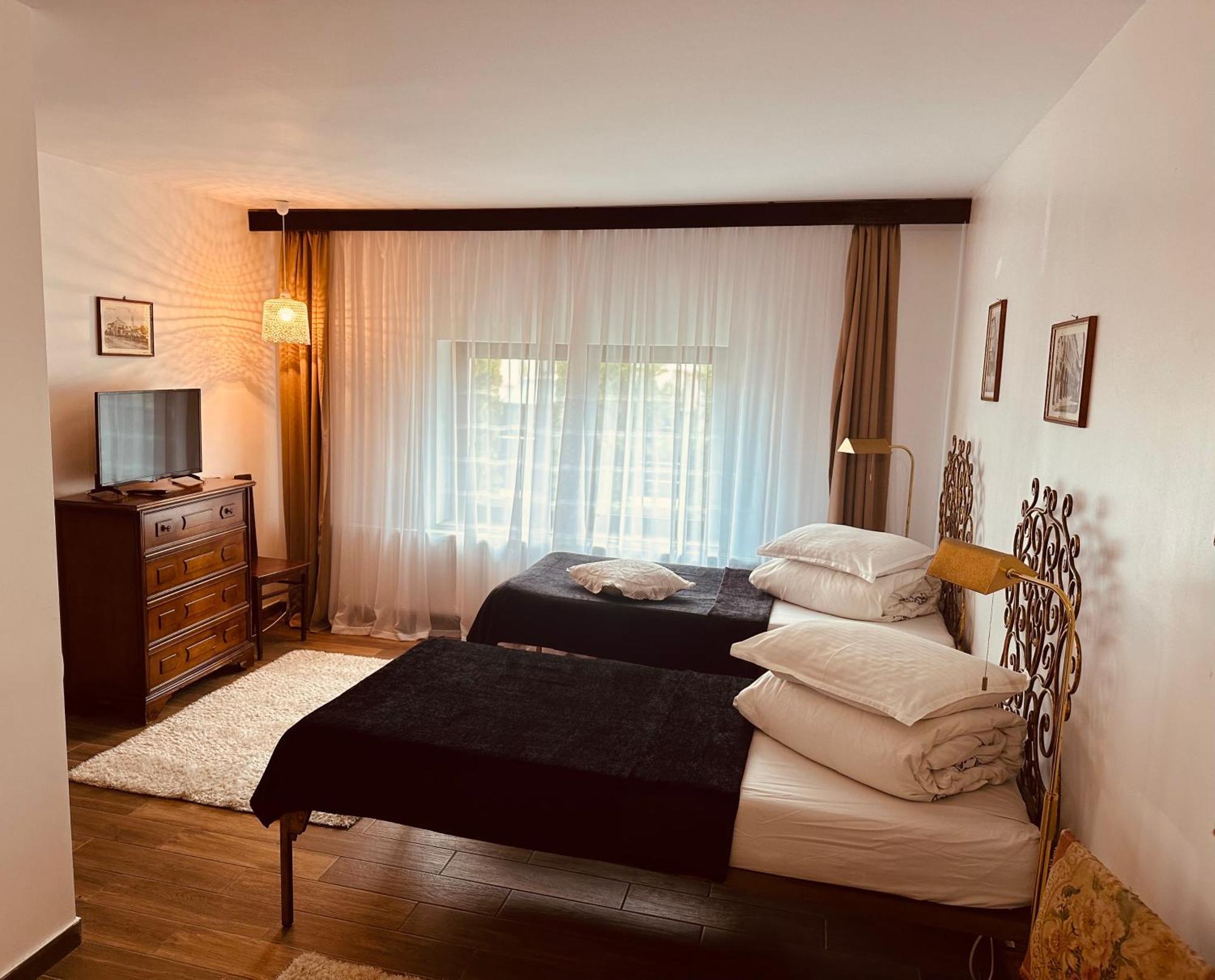 Casa Pisica Noastra Hotel Breaza  Ngoại thất bức ảnh